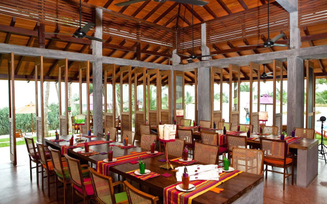 UTMT - Underneath The Mango Tree Spa & Beach Resort