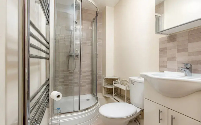 Saltwell Street - Deluxe Guest Room 4