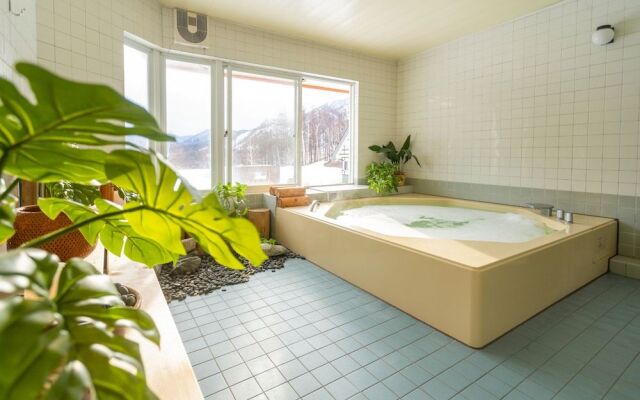 Canopy Cortina Lodge