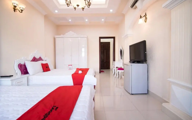 Reddoorz near Hoang Van Thu Park
