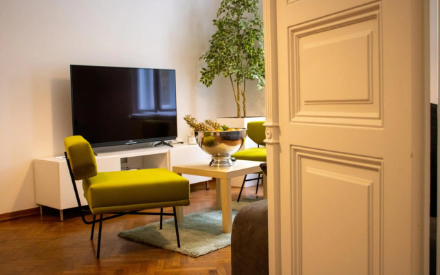 Main Street Apartment Mila