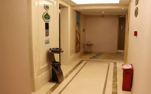 Vienna Hotel (Zhanjiang Mazhang high speed railway station store)
