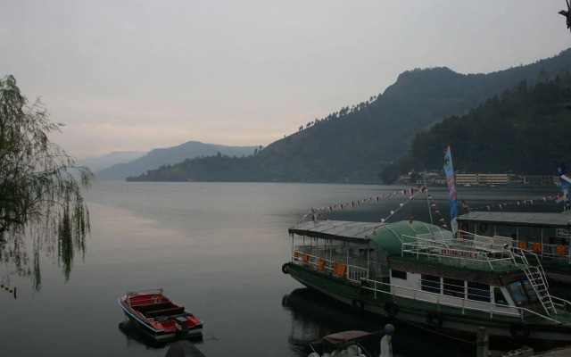 Pandu Lakeside Hotel Parapat - Toba Lake