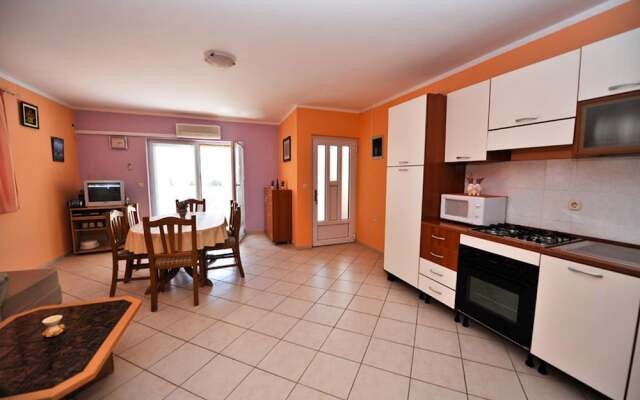 Danka - Free Parking and Grill - A1