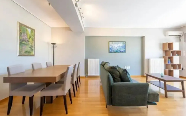 Cozy top Floor Flat Petralona