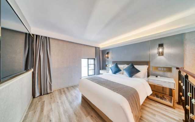 Jitai Hotel (Shanghai Train Station South Square)