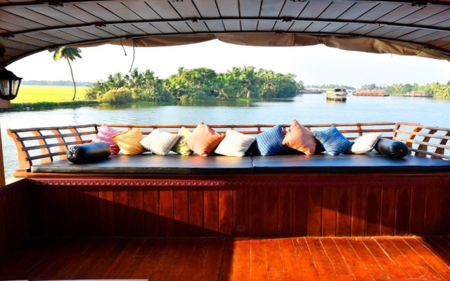 Premium Luxury Houseboat