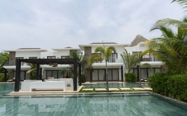 Pool Entry 7 Guests 2 Bedrooms