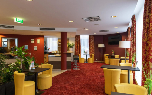 Hotel Senator