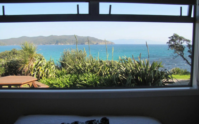 Tipi and Bob's Waterfront Lodge