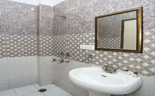 OYO 11407 Hotel Royal King