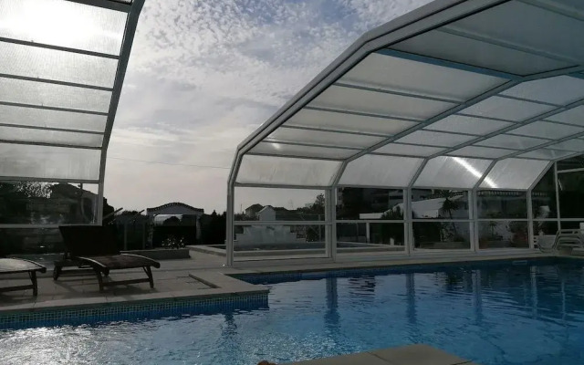 Room-9arches - House With Pool - in the