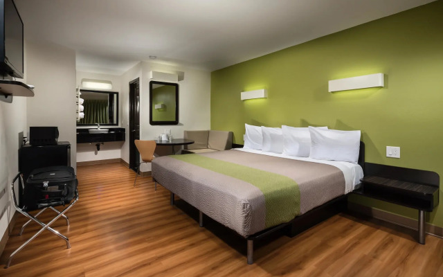 Motel 6 Canoga Park, CA