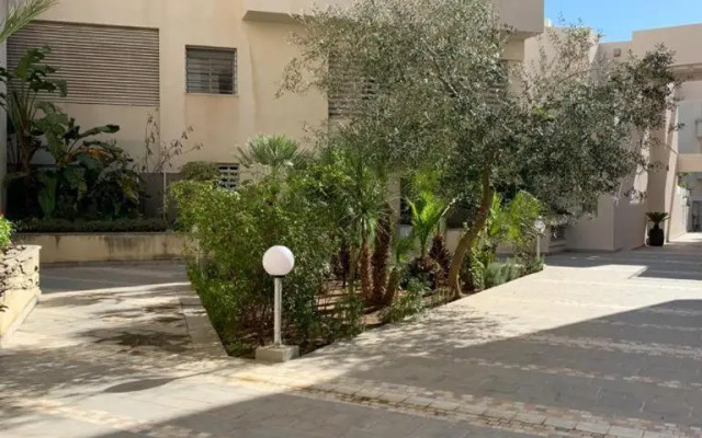 The Perfect Flat, Lac 2, Tunis