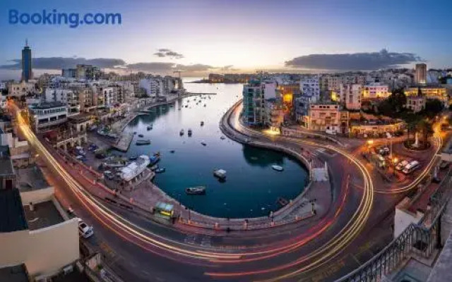 Seaside Bliss 3BR Holiday Apartment Sliema