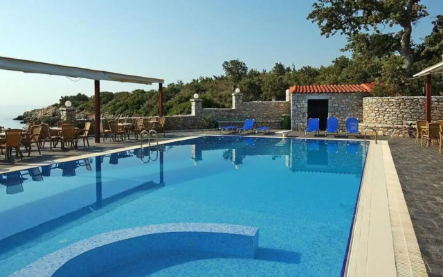 Lalloudes Seaside Accommodation