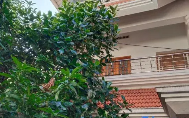 Full AC 4bhk townhouse, 10 mins from airport
