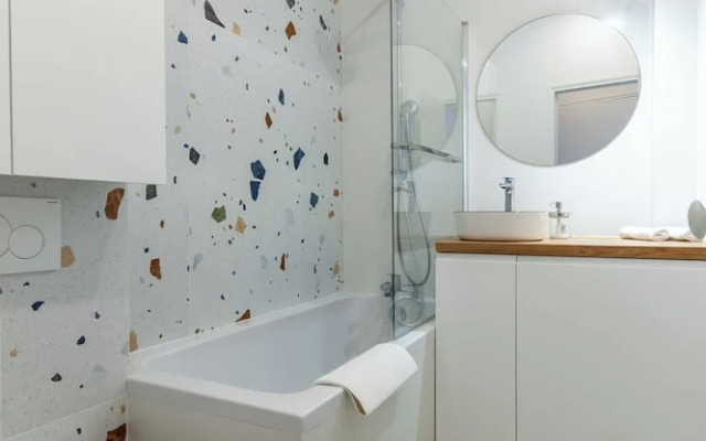 Apartment 4 People w/ Balcony 500m From the Beach