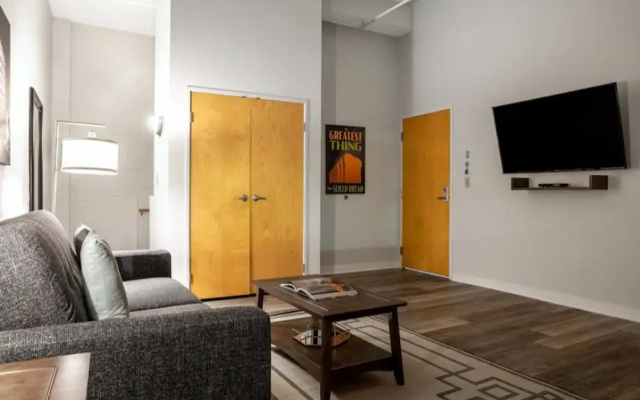 Contemporary 2BR 2BA Apartment In Downtown Indianapolis by CozySuites