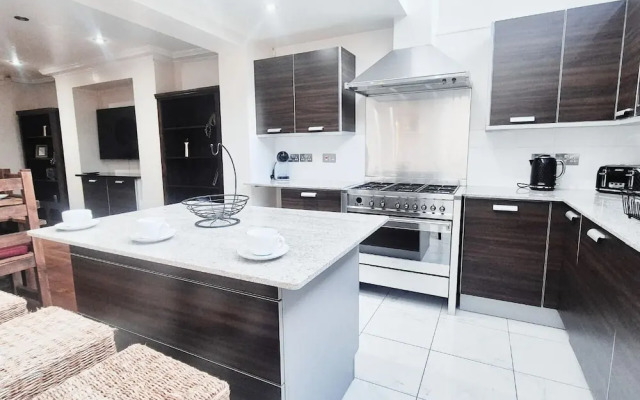 Luxurious & Spacious 2BR