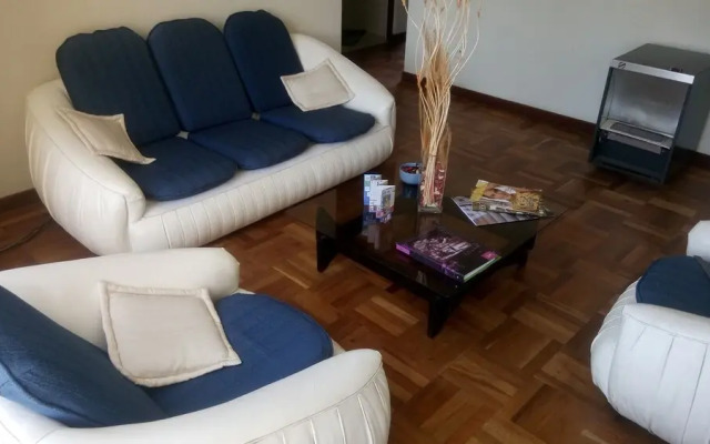 DEPARTAMENTO PISO 20a, CENTRICO, CERCA EMBAJADA AMERICANA, TELEFERICO, MALLS, VISTAS PANORAMICAS y SEGURO