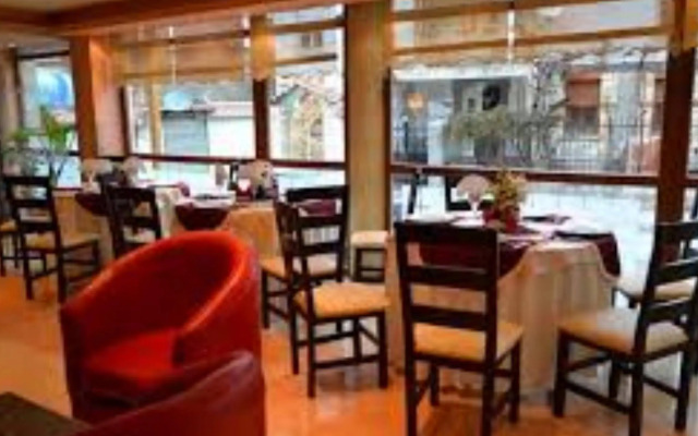 Smerald Hotel