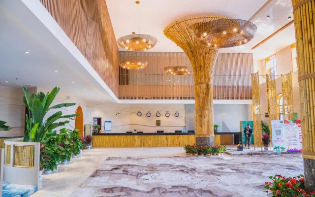 Jiayushan Lake Hot Spring Resort Hotel
