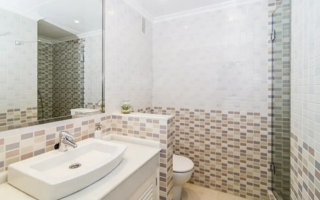 HB First beach line apartment in Hacienda beach Roomservice