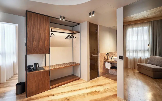 The Log Porto Hotel by Piamonte Hotels