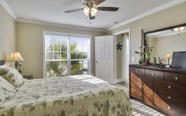 The Regal Seagull by RedAwning