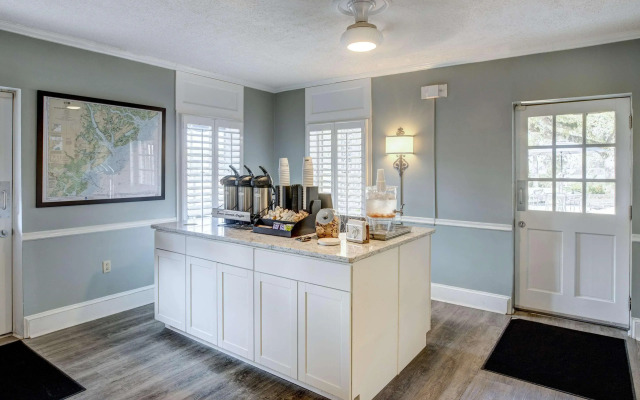 Best Western Sea Island Inn