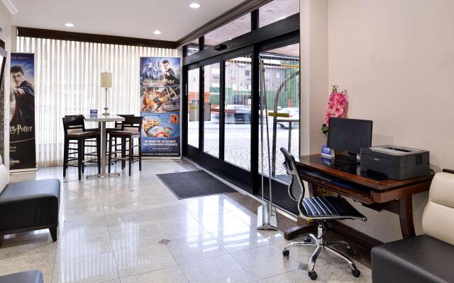 Best Western Hollywood Plaza Inn Hotel - Hollywood Walk of Fame LA