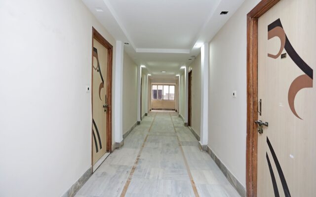 OYO 12546 Hotel Madhuban