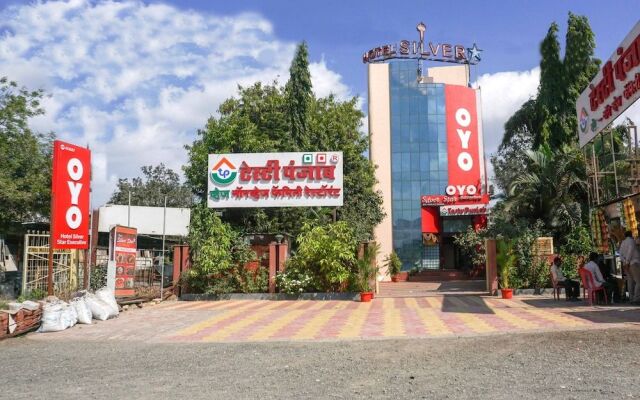 OYO 40687 Silver Star Executive