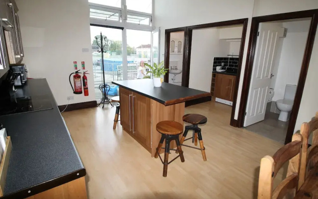 Hideaway 2 Bedroom Apartment by Cardiff Holiday Homes