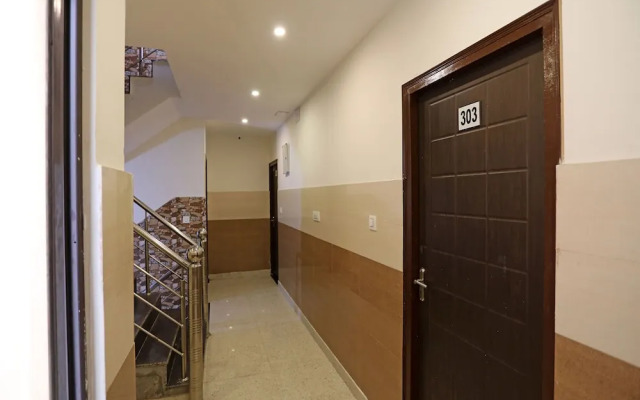 OYO 16815 Hotel Suresha