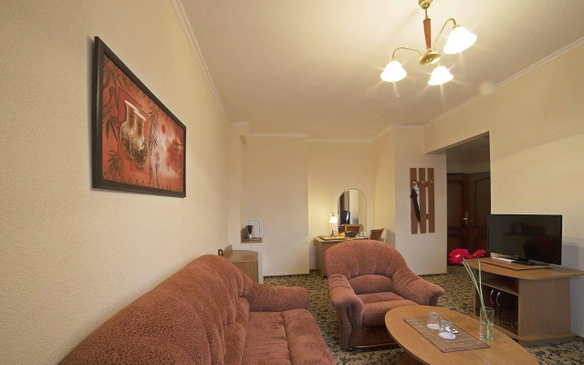 Business Tourist Hotel