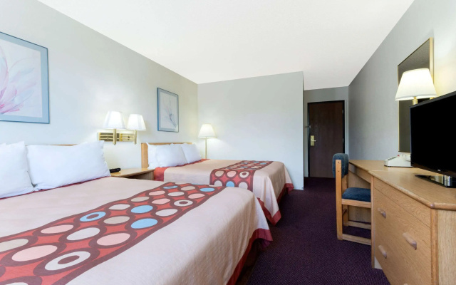 Super 8 by Wyndham Raton - фото 4