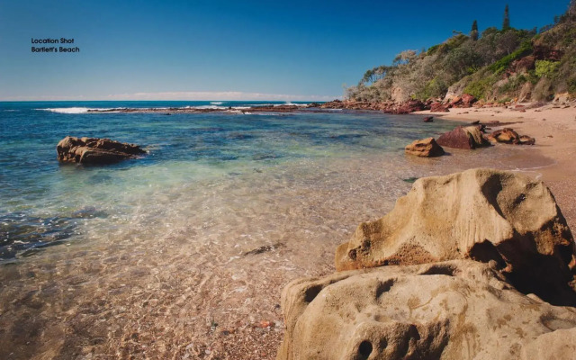 BONNY BEACH HOUSE - Holiday Accomodation with Pool