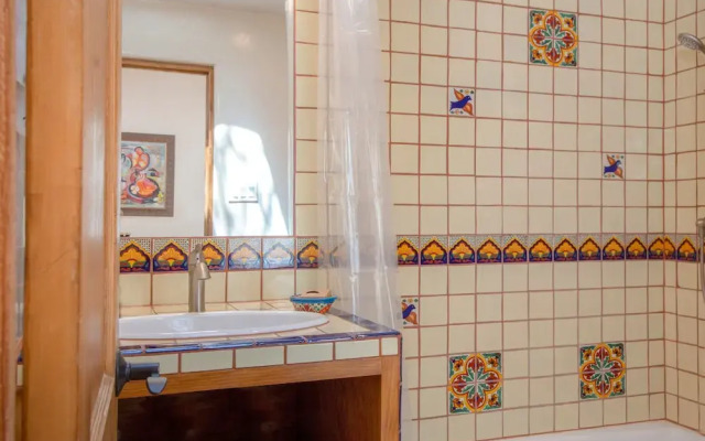 East Alameda - 3 Br Home
