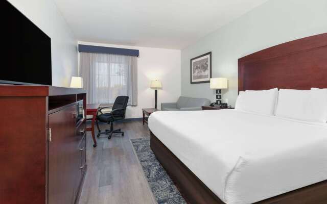 La Quinta Inn & Suites by Wyndham Fort Worth NE Mall