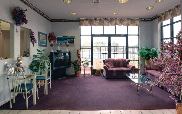 Ramada by Wyndham Bainbridge