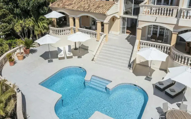 Lavish Villa With Saltwater Pool