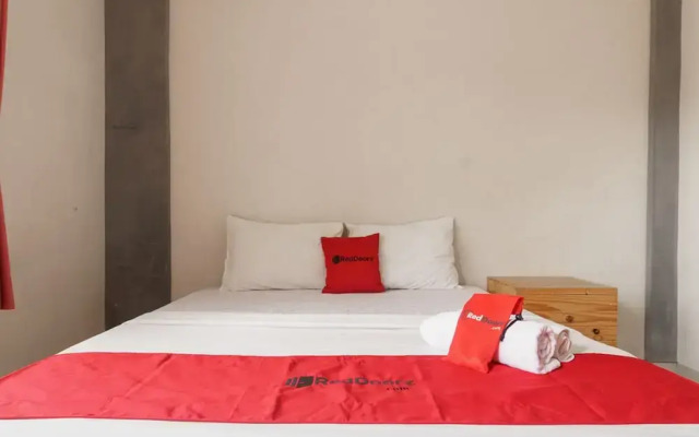 RedDoorz Plus @ Lodaya Gunung Geulis Puncak