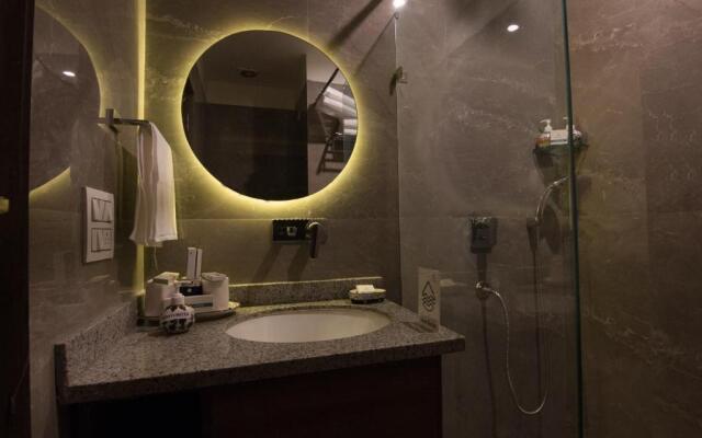 HOLYWATER Hotel by Ganga Kinare (150 mts from Ganga Ghat)