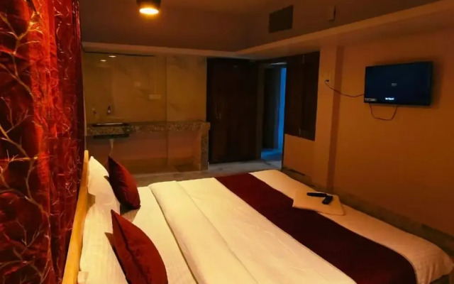 Goroomgo Rail View Guest House Puri