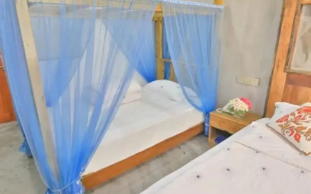 Zuoshou Qian Youshou Inn