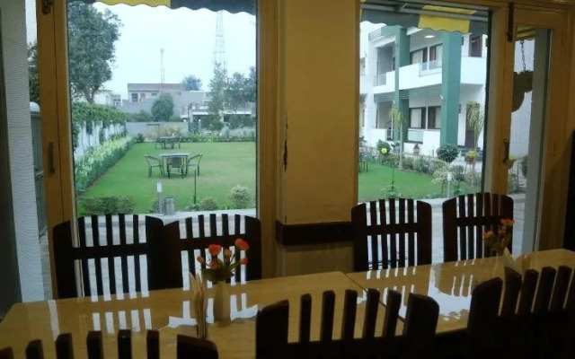 Hotel Whistling Greens