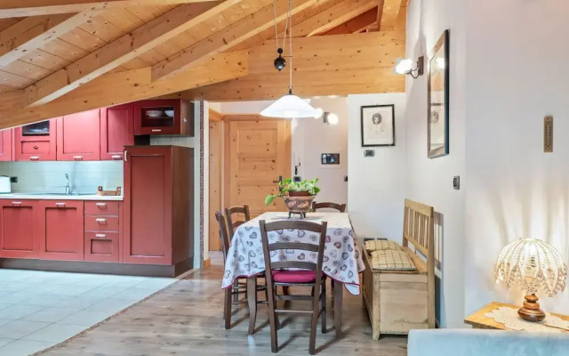 Belvilla by OYO Charming Apartment in Brez With TV