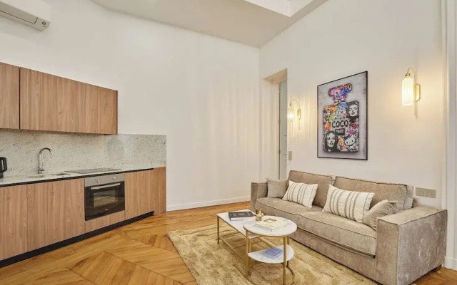 Saint Honore Luxury Apartment With AC